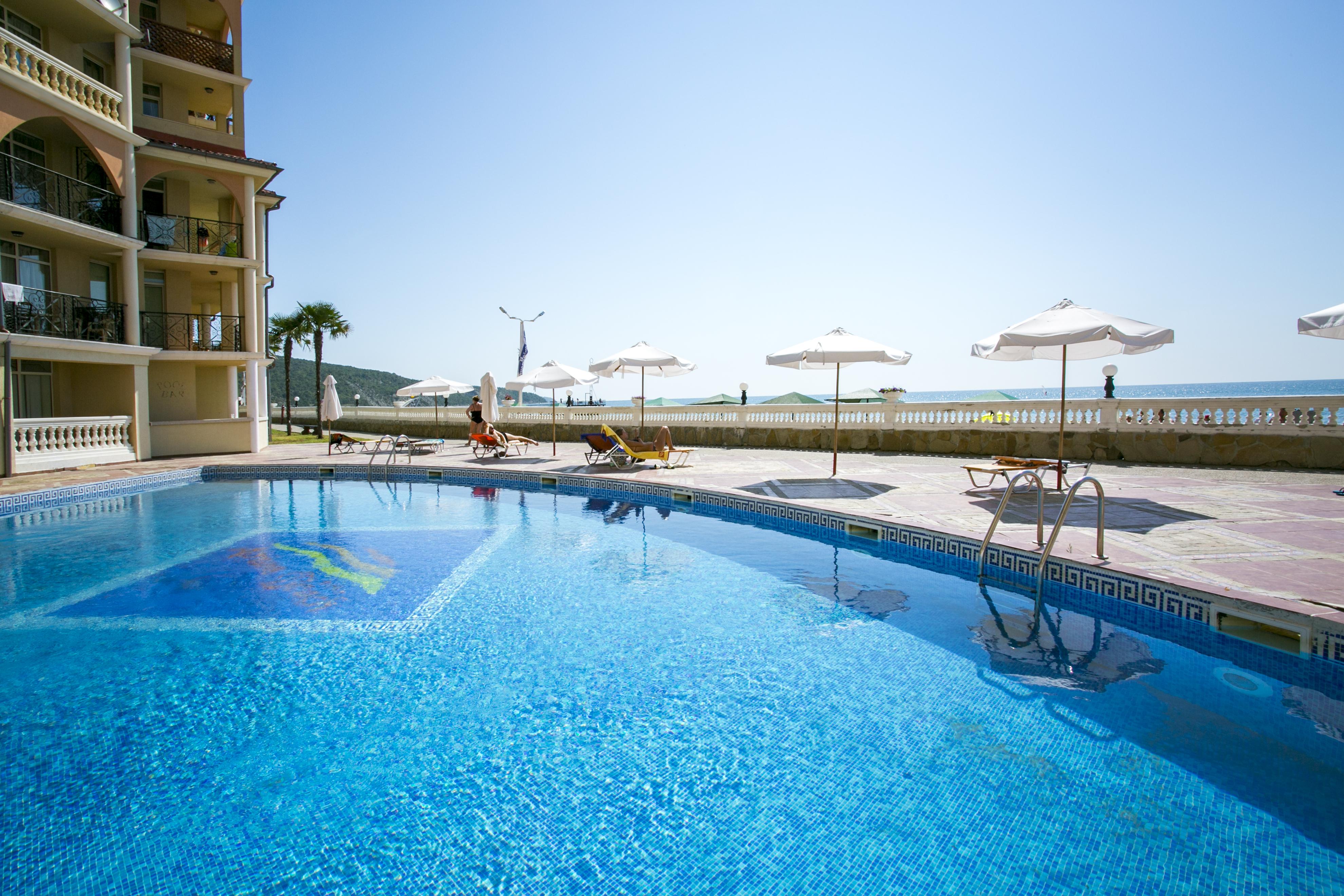 Atrium Beach Hotel Elenite Bagian luar foto