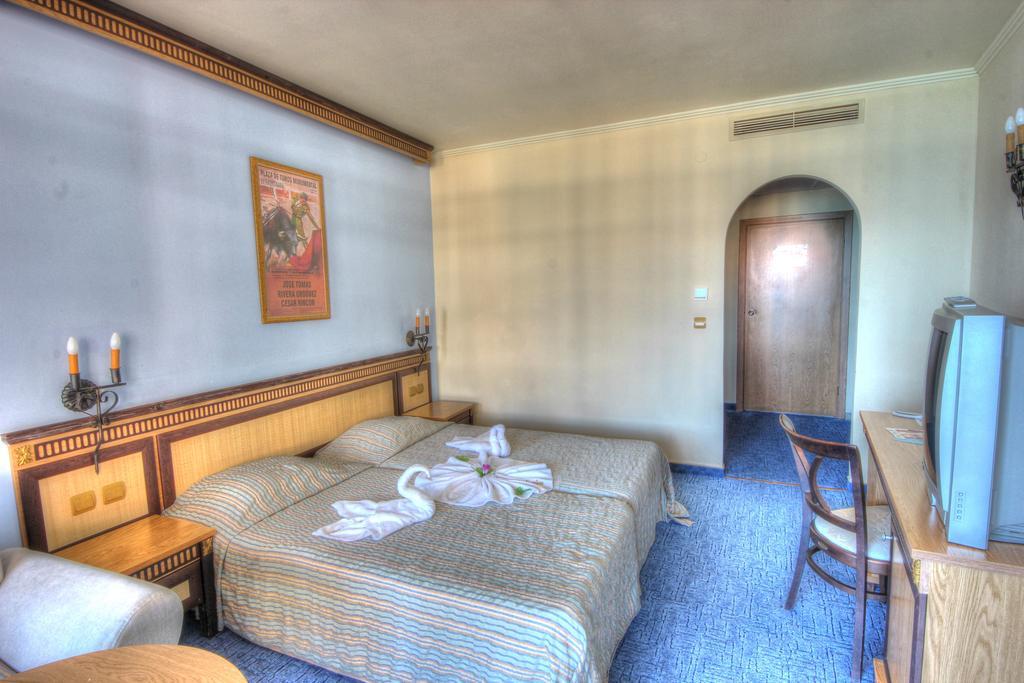 Atrium Beach Hotel Elenite Bagian luar foto