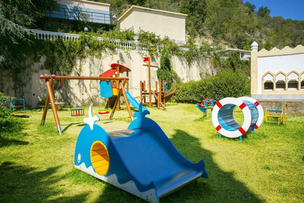 Atrium Beach Hotel Elenite Bagian luar foto
